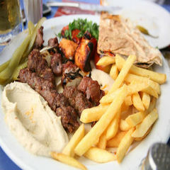 Shawarma Sahan Food At Door Served with rice, potatoes and salad with garlic sauce.